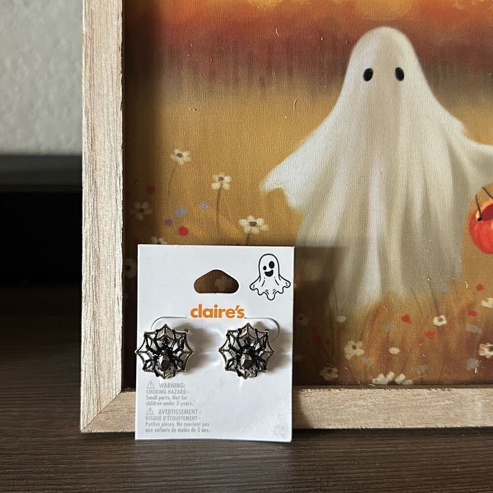 Claire’s spider earrings NWT Halloween earrings